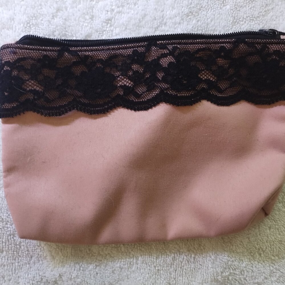 Pre-Owned IPSY Lingerie Lace Pink/Black Bag, 5"x7"